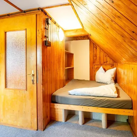 Roubenka Mustelka Apartment